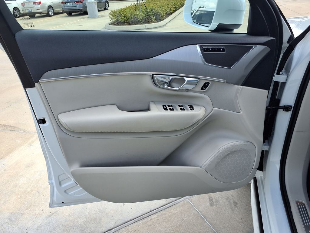 2025 Volvo XC90 B5 Core