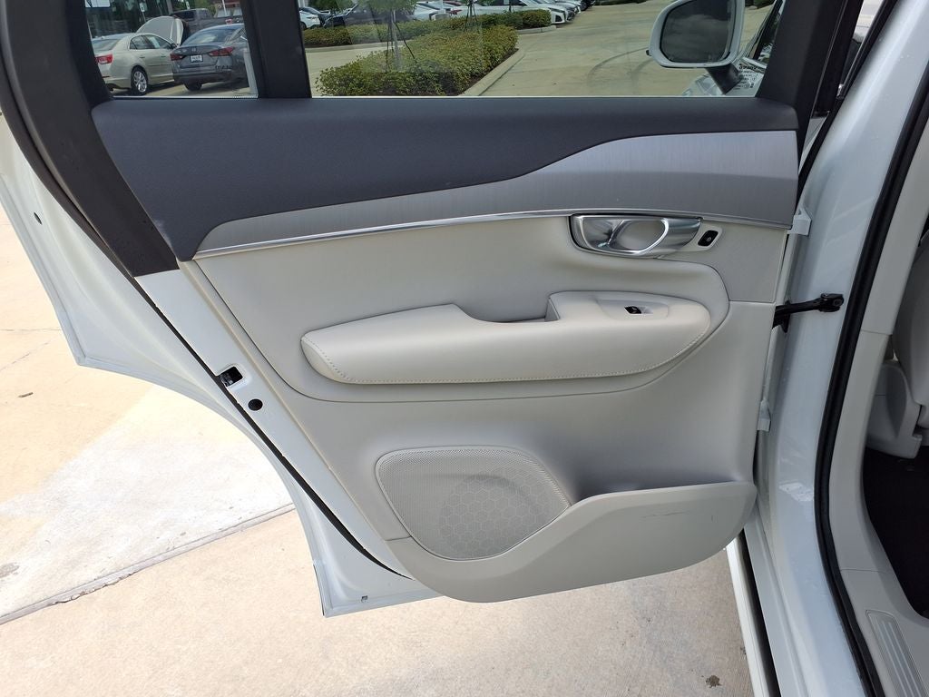 2025 Volvo XC90 B5 Core