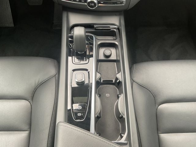 2025 Volvo XC60 B5 Core