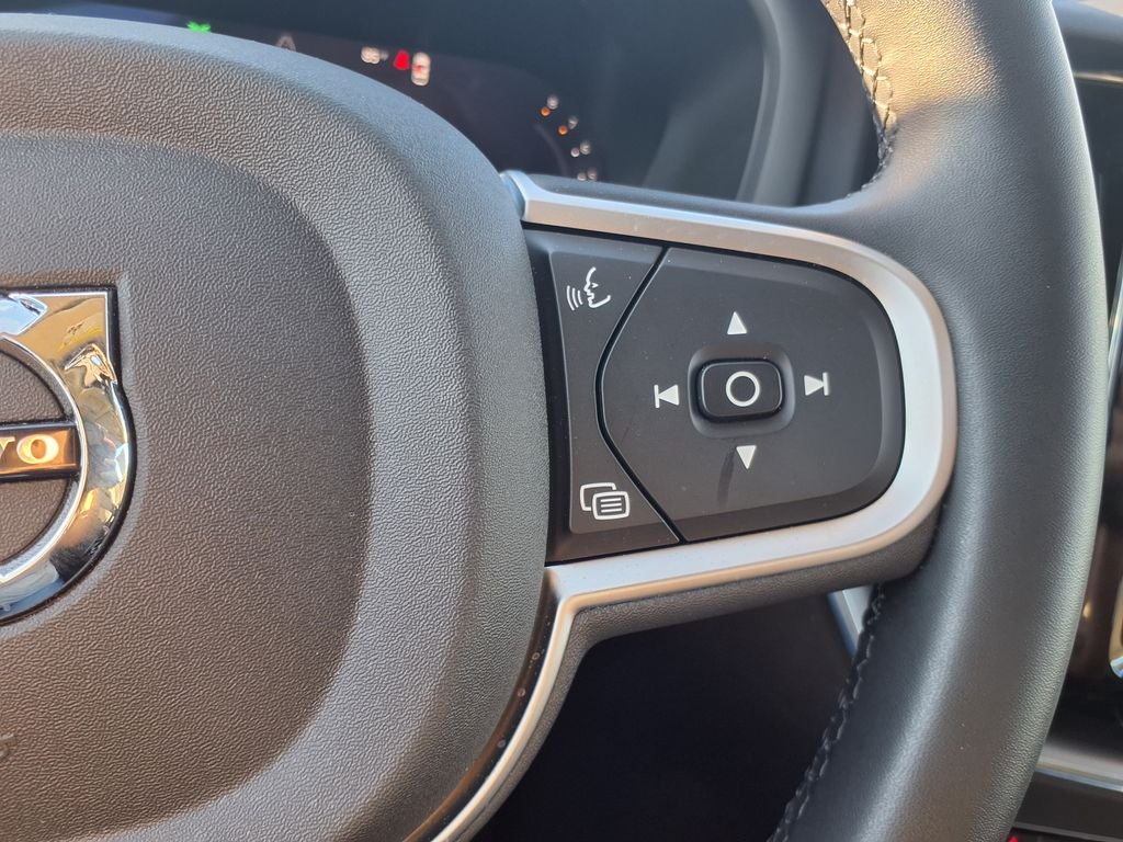 2025 Volvo XC60 B5 Core
