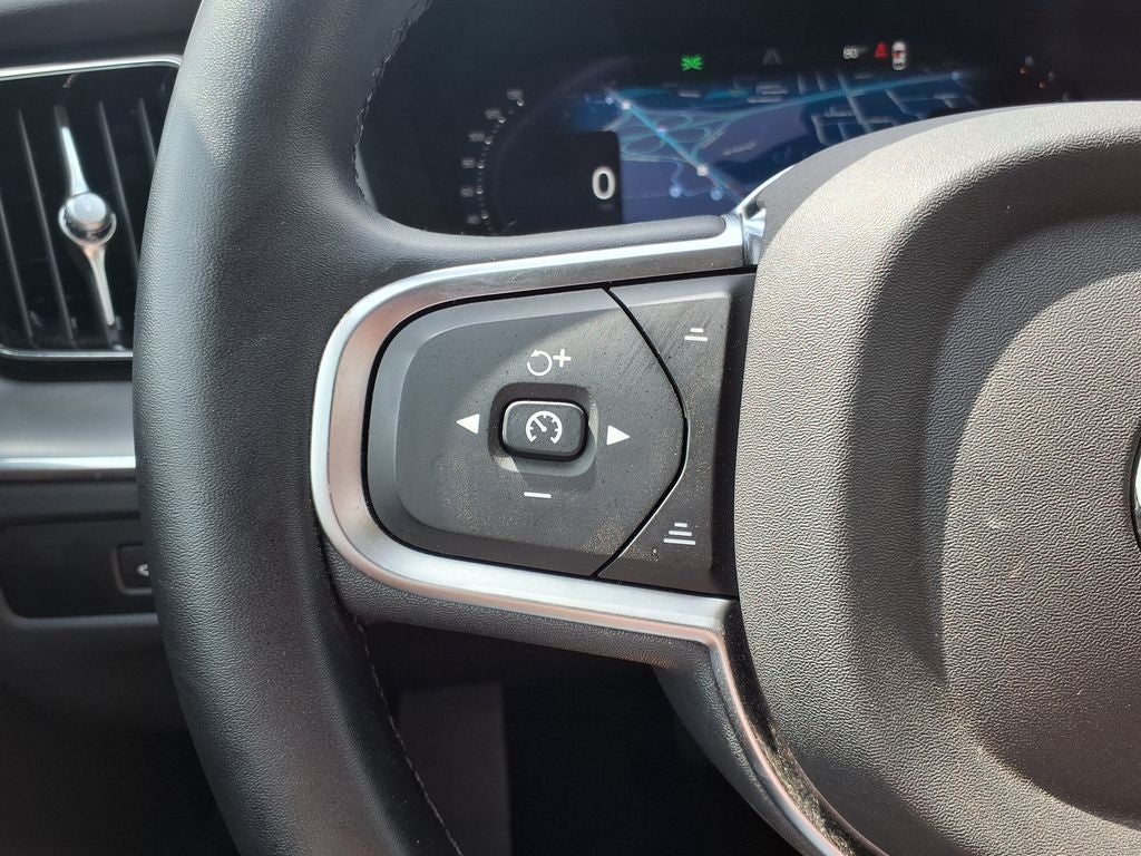 2025 Volvo XC60 B5 Core