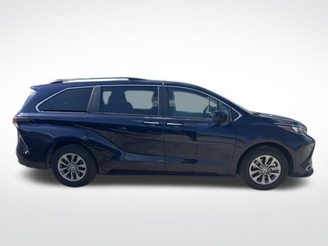 2024 Toyota Sienna XLE 8 Passenger