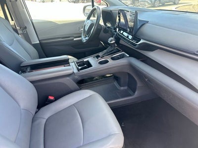 2024 Toyota Sienna XLE 8 Passenger