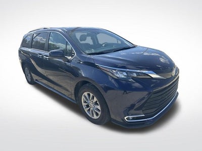 2024 Toyota Sienna XLE 8 Passenger