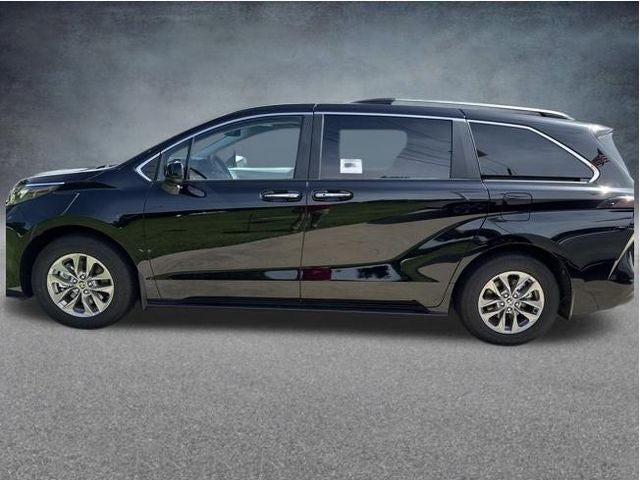 2026 Toyota Sienna XLE 8 Passenger