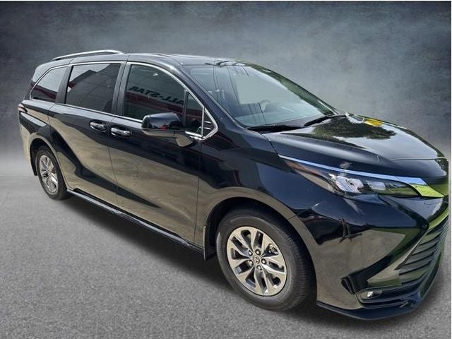 2026 Toyota Sienna XLE 8 Passenger