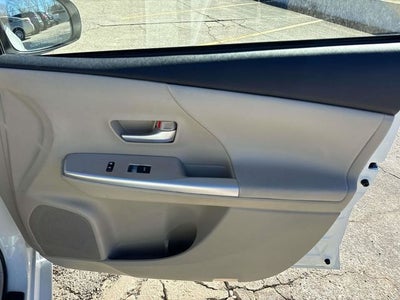 2014 Toyota Prius v Five