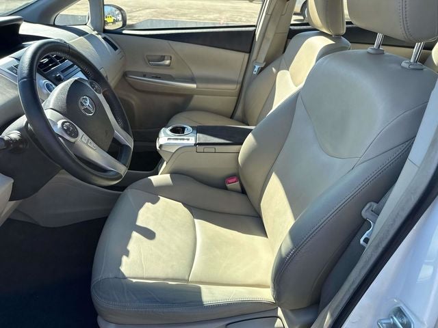 2014 Toyota Prius v Five