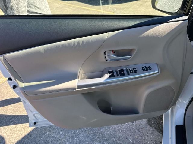 2014 Toyota Prius v Five